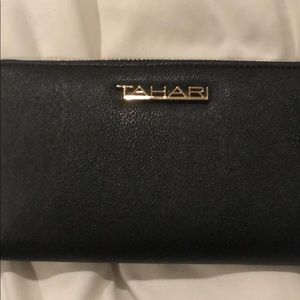 Tahari wallet